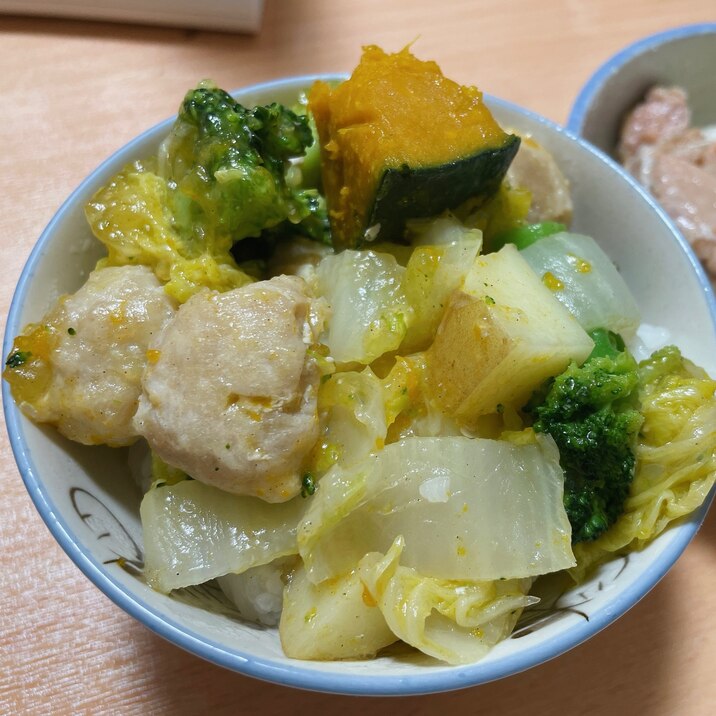 簡単！ふわふわ食べ応え♡鶏団子の野菜炒め！